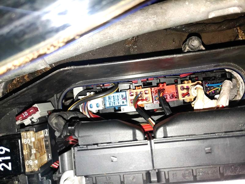 Gdzie jest sterownik silnika Audi A4 B5? Lokalizacja i dostęp do ECU