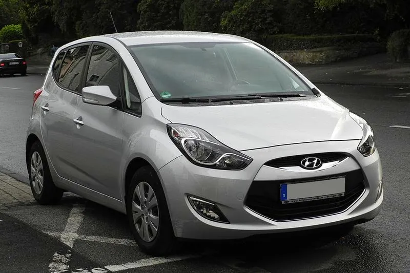 Gdzie znajduje się filtr paliwa w Hyundaiu ix20? Lokalizacja i dostęp