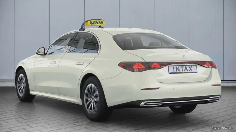 Idealny wybór: jaki Mercedes sprawdzi się najlepiej na taxi?