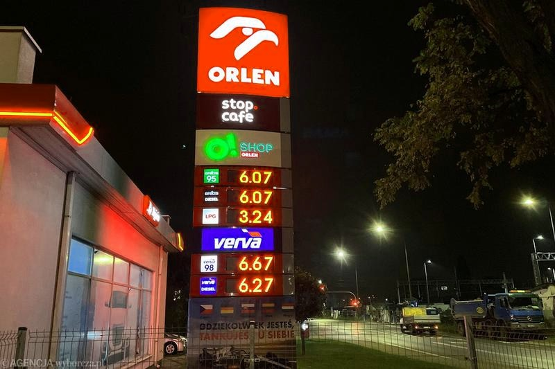 Ile kosztuje litr benzyny w Polsce? Aktualna cena i prognozy