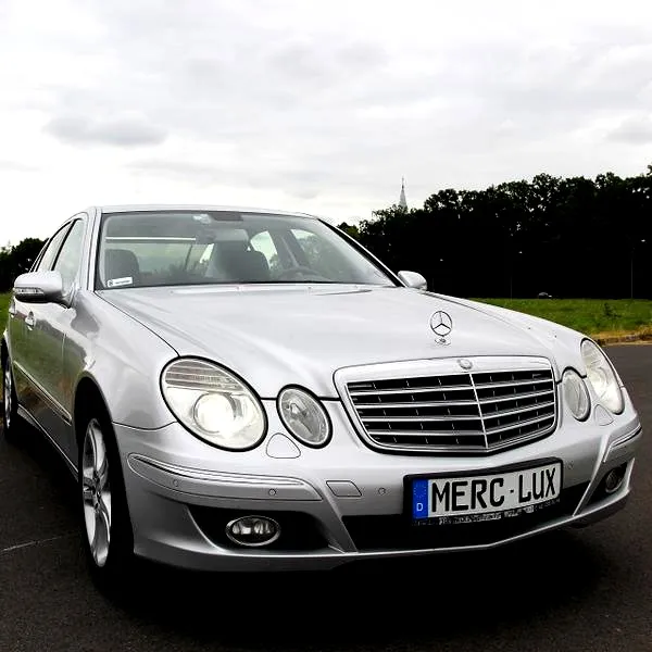 Jak prawidłowo ustawić zegarek w Mercedesie W211 – krok po kroku