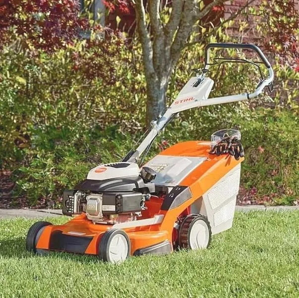 Jak skutecznie odkręcić sprzęgło w pile spalinowej Stihl?