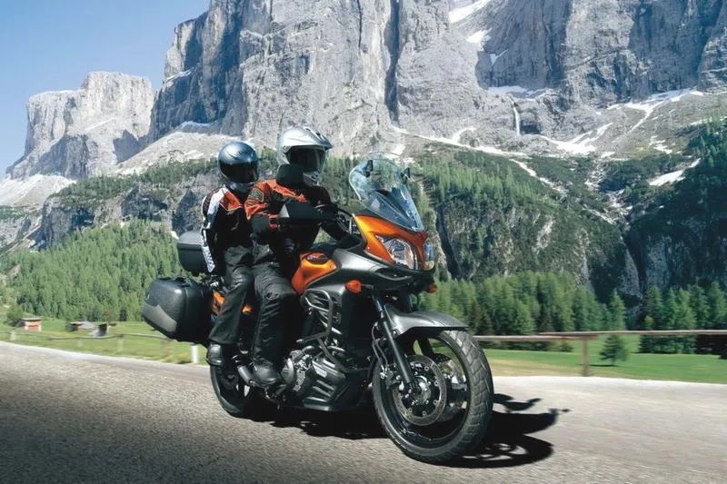 Jaki motocykl szosowo turystyczny wybrać na niezapomniane podróże?