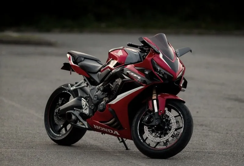 Na jakich motorach można zdobyć prawo jazdy? Przewodnik dla przyszłych motocyklistów