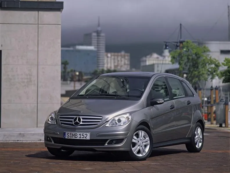 Lokalizacja bezpieczników Mercedes B Klasy