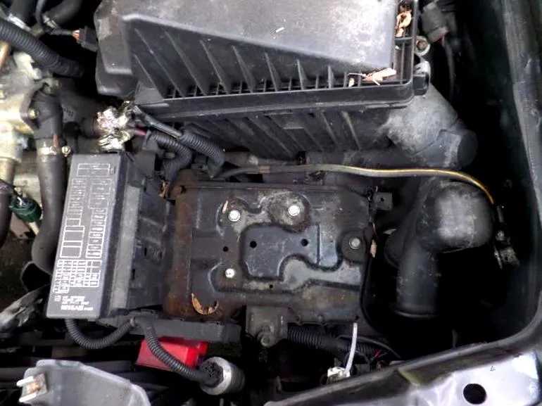 Nissan Almera N16 benzyna