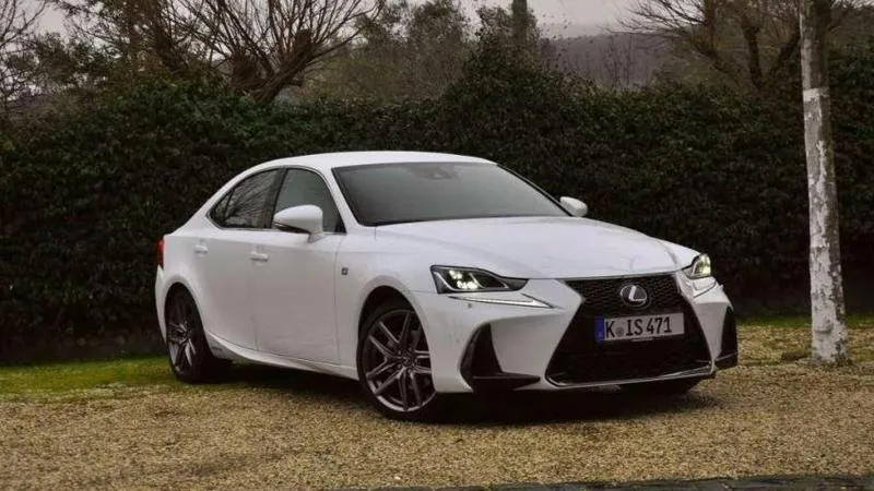 Oszczędna jazda lexus IS 200