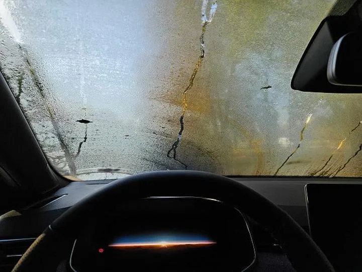 Przyczyny parowania szyb