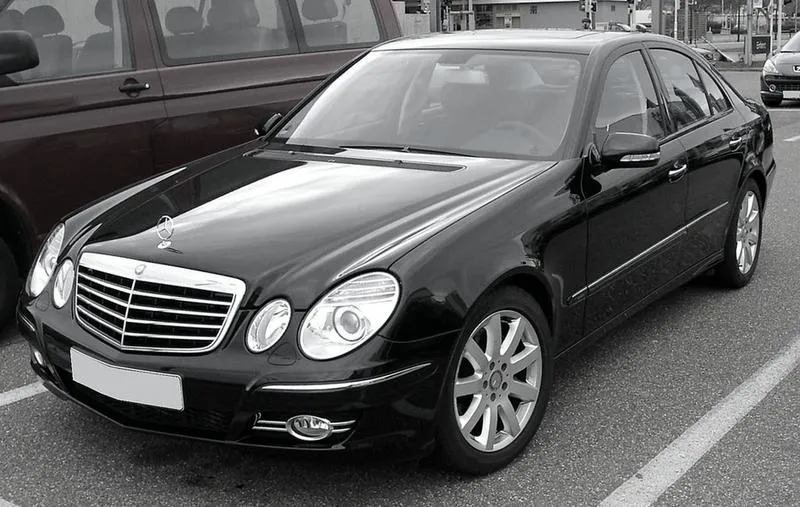 Ustawienie zegarka w Mercedesie